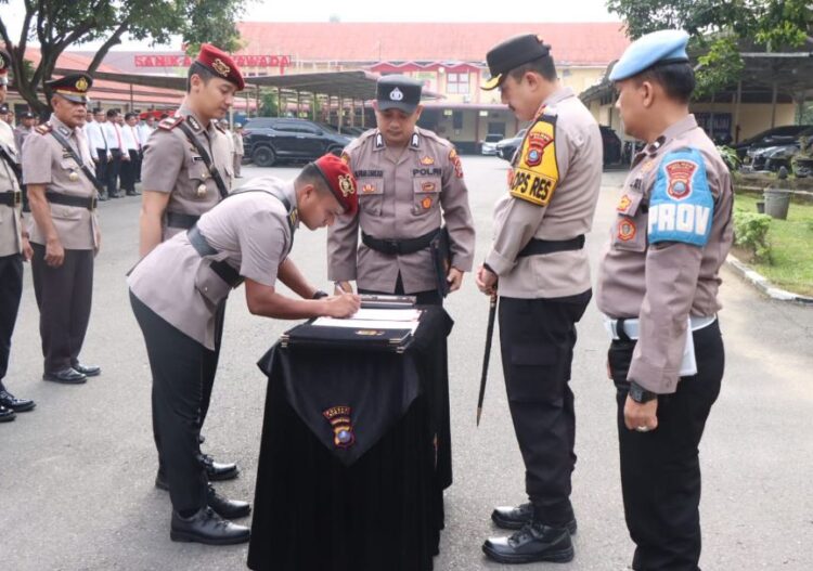 Serah Terima Jabatan Pejabat Utama Polres Binjai, Kapolres AKBP Bambang Utomo Pimpin Proses Mutasi