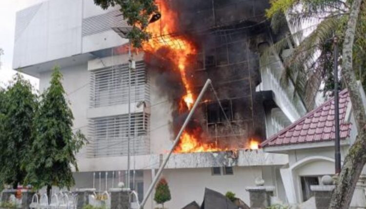 Gedung Dinas Pendidikan Sumut Terbakar Diduga Akibat Korsleting Listrik