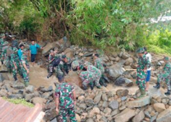 TNI Korem 022/Pantai Timur dan Kodim 0207/Simalungun Bergerak Cepat Bantu Pemulihan Pasca  Banjir Bandang di Kota Wisata  Parapat