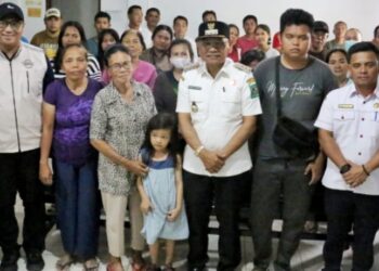 Bupati Simalungun Salurkan Bantuan Logistik dan Atensi Dari Kemensos Sentra Bahagia Medan Kepada Korban Banjir Bandang, Parapat