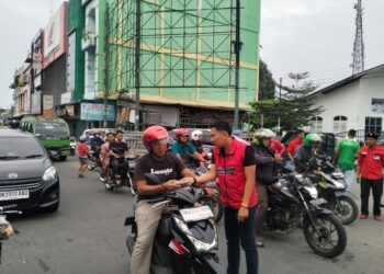 Saling Berbagi di Bulan Suci Ramadhan, Anggota DPRD Sumut Jonatan Tarigan Bagikan 1000 Paket Takjil untuk Warga dan Pengguna Jalan