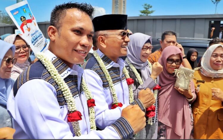 Antusiasme Masyarakat Sambut Bupati Simalungun DR H Anton Achmad Saragih dan Wakil Bupati Benny Gusman Sinaga Pasca Retret di Magelang