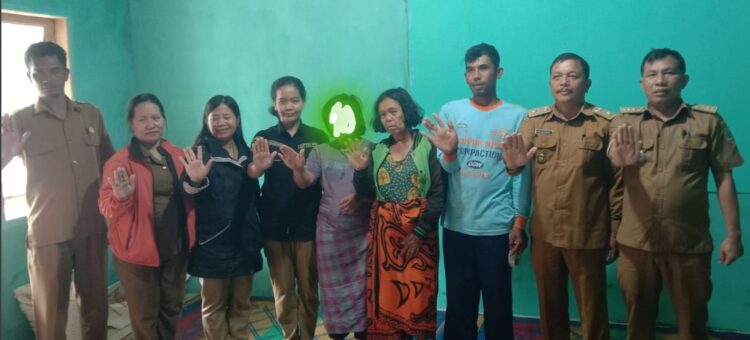 Pemerintah Desa STTU Julu dan UPTD PPA Kabupaten Pakpak Bharat Kunjungi Keluarga Korban Kekerasan Seksual, Berikan Bantuan Beras