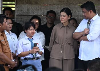 Gubernur Sumut Bobby Nasution Berikan Beasiswa Penuh kepada Kakak Beradik Yatim Piatu di Gido, Nias