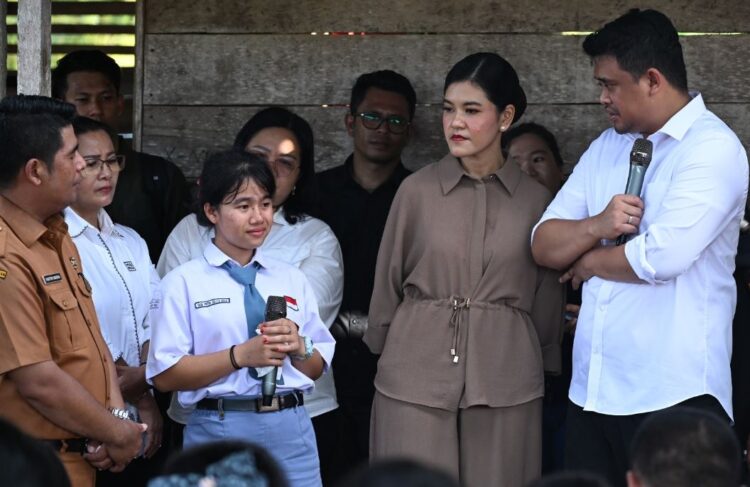 Gubernur Sumut Bobby Nasution Berikan Beasiswa Penuh kepada Kakak Beradik Yatim Piatu di Gido, Nias