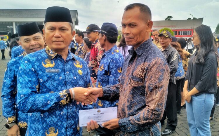 ASN Pemkab Simalungun Gelar Upacara HKN, 28 Anggota KORPRI Purna Tugas Terima Tali Asih