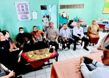 Sikapi Viral Guru Suruh Siswa Duduk di Lantai, Komisi II DPRD Medan Kunjungi Sekolah Abdi Sukma