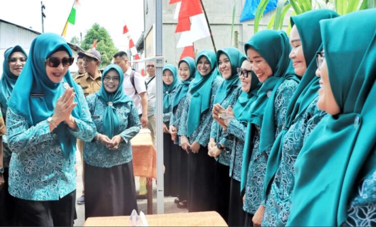 Ketua TP PKK Simalungun Tinjau 10 Nagori Percontohan, Perkuat Implementasi 10 Program Pokok PKK