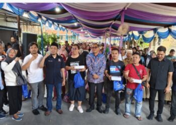Antonius Devolis Tumanggor Gelar Sosperda Pengelolaan Sampah, Warga Minta Armada Pengangkut Ditambah