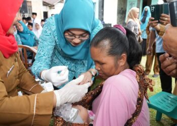 Ketua TP PKK Kota Binjai Tinjau Posyandu Flamboyan 5, Dukung Peningkatan Cakupan Imunisasi Anak