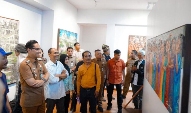 Buka Pameran Lukisan “Iconic Medan”, Wali Kota Rico Waas Dorong Masyarakat Lebih Terbuka pada Karya Seni