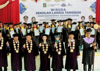 Bupati Simalungun Wisuda 38 Peserta Sekolah Lansia Tangguh: Wujudkan Lansia Sehat, Mandiri, dan Bermartabat