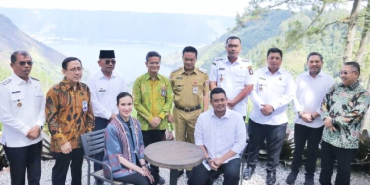 Bupati Simalungun Tegaskan Komitmen Jaga Kaldera Toba Saat Sambut Kunjungan Menpar RI