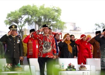Ketua DPRD Kota Medan Hadiri Upacara Penurunan Bendera HUT ke-80 RI di Lapangan Merdeka