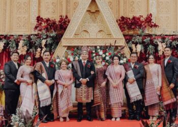 Pernikahan Adat Batak Penuh Makna, Putra Hendrik Sitompul Rayakan Cinta Rodrick & Anggita di Medan