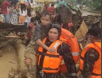 Prajurit Kodim 0212/Tapsel Evakuasi Korban Banjir dan Longsor di Tabagsel, Tujuh Warga Meninggal