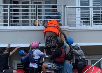 Aksi Heroik Atlet Arung Jeram PON XXI, Kevin dan Maretson Evakuasi Korban Banjir Medan dari Lantai 2