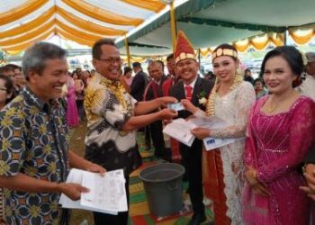 Pemkab Pakpak Bharat Luncurkan Program “Bamuda”: Pengantin Baru Langsung Terima Akta dan Dokumen Kependudukan