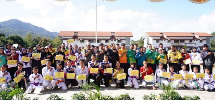 Bupati Pakpak Bharat Pimpin Upacara Hari Olahraga Nasional ke-42, Apresiasi Atlet Berprestasi