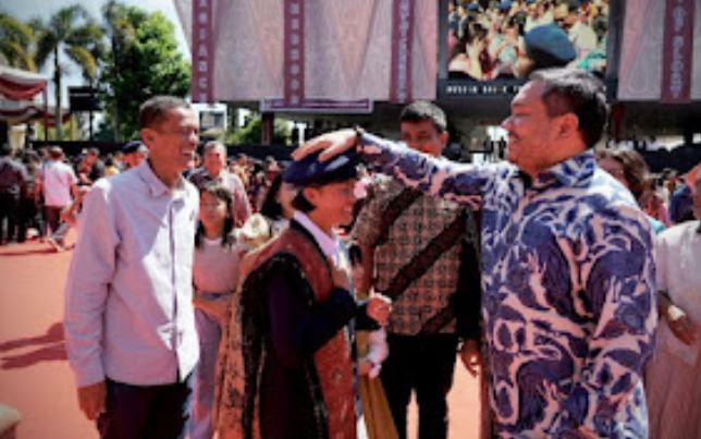 Bupati Pakpak Bharat Kukuhkan Lima Siswa Unggulan di Soposurung, Teken Kerja Sama Pendidikan Tiga Tahun