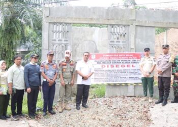 Pemko Binjai Segel Bangunan Permanen di Bantaran Sungai Binjai Selatan