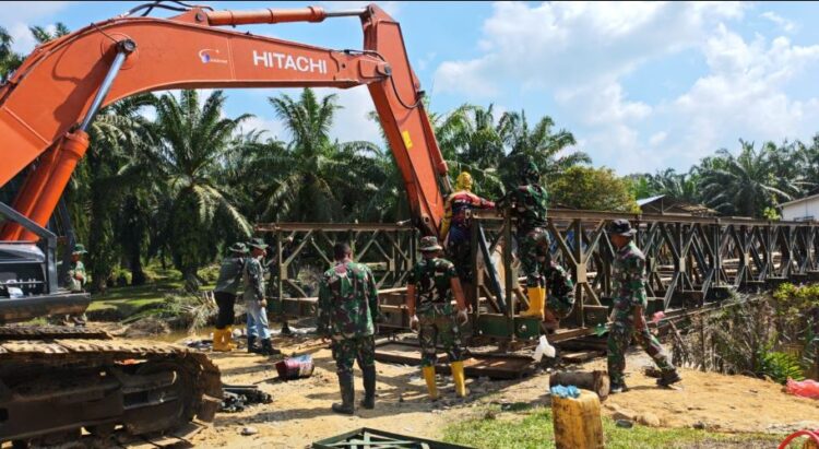 Pembangunan Jembatan Bailey Besilam–Banjaran Raya Dirampungkan Satgas Gulbencal Kodam I/BB