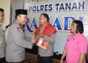 Polres Tanah Karo Lepas Dua Personel Purna Bakti, Kapolres: Purna Tugas Adalah Rezeki