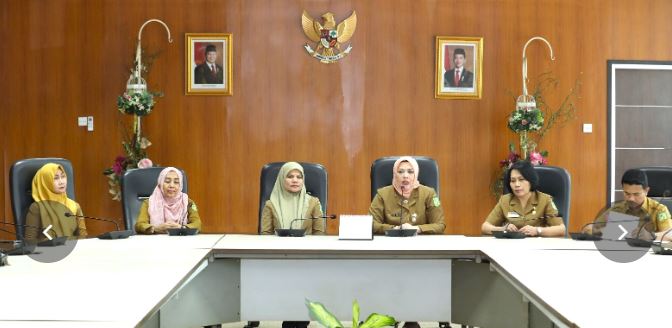 Momen Penuh Haru, Dharma Wanita DPRD Medan Gelar Pelepasan Rina Muhammad Ali Sipahutar