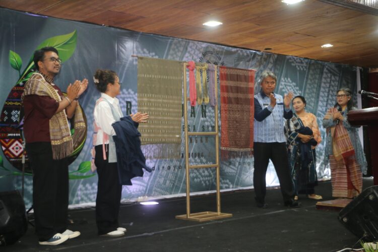 Dukung Pemberdayaan Penenun, Pemkab Taput Apresiasi 6 Tahun Jabu Bonang Berkarya Angkat Potensi Lokal