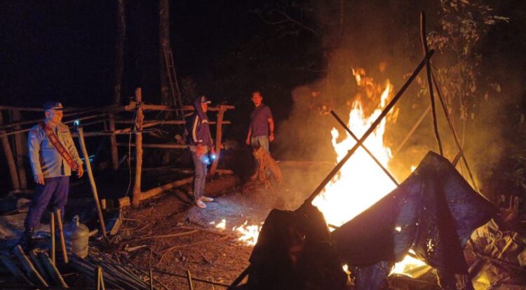 Grebek Sarang Narkoba di Bandar Baru, Polsek Pancur Batu Bakar Barak dan Sita Alat Hisap Sabu!