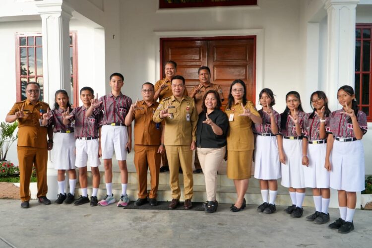 Bupati Humbahas Dr Oloan P Nababan Beri Motivasi Khusus Siswa SMP yang Lolos ke SMA Unggulan