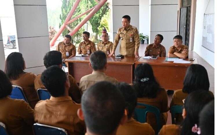 Pastikan Pelayanan Publik Langsung Tancap Gas Pasca-Libur, Bupati Humbahas Sidak Dinas Parpora dan Kopenaker