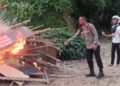 Gempur Peredaran Narkoba, Polsek Medan Baru Robohkan dan Bakar Gubuk Transaksi di Starban