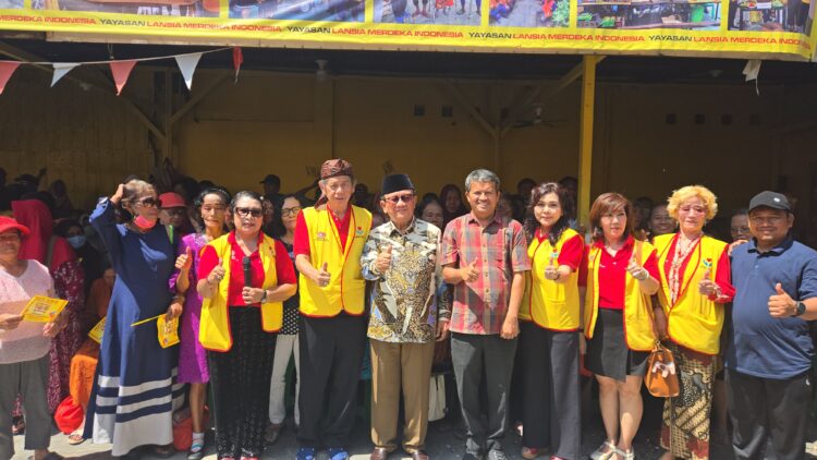 Dua Tahun Merawat Asa Lansia: Konsistensi YLMI dan Ketulusan yang Diapresiasi RE Nainggolan