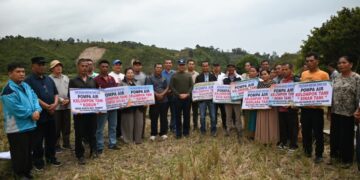 Genjot Ketahanan Pangan, Bupati Humbahas Oloan P Nababan Serahkan Bantuan Pompa Air ke Kelompok Tani Onan Ganjang