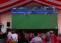 Kapolda Kepri Nobar Piala Dunia 2026 Bersama Warga Sekupang, Bagikan 500 Paket Sembako di Hari Bhayangkara ke-80