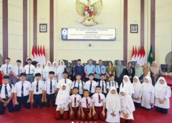 Zulkarnaen Sambut Siswa Berprestasi Perguruan Islam Al-Ulum di DPRD Medan