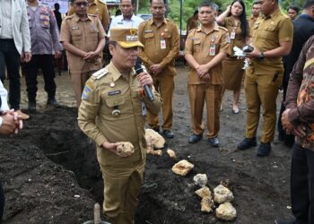 Wujudkan Kerinduan Umat, Bupati Humbahas Letakkan Batu Pertama Pembangunan GBI Hutapaung