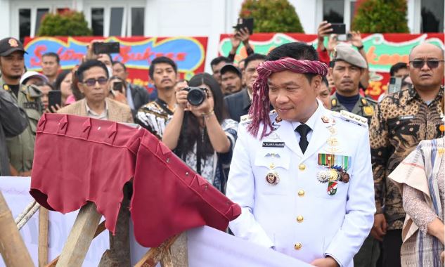 Bupati Humbahas Abadikan Nama Pejuang Pembentukan Daerah Lewat Prasasti Bersejarah