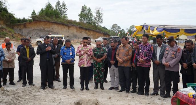 Bupati Humbahas Letakkan Batu Pertama SMA Negeri 2 Pollung, Investasi Pendidikan untuk Generasi Emas 2045