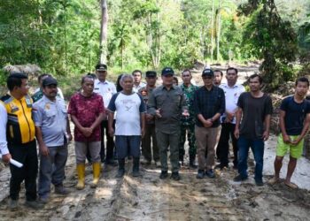 Bupati Humbahas Tinjau Pembangunan Jalan TMMD Hubungkan Pakkat dan Parlilitan