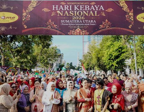 Ribuan Perempuan Memadati Lapangan Benteng Medan untuk Memperingati Hari Kebaya Nasional 2026