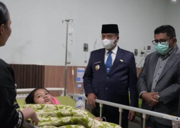 Bupati Karo Bersama Forkopimda Tinjau Penanganan Pasien Dugaan Keracunan MBG