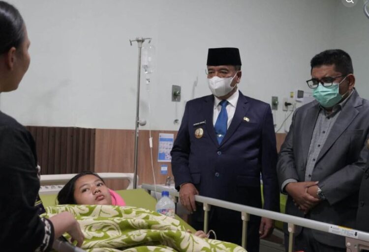 Bupati Karo Bersama Forkopimda Tinjau Penanganan Pasien Dugaan Keracunan MBG