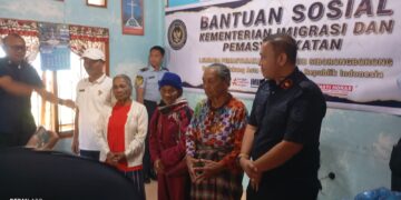 Lapas Siborongborong Salurkan Bansos untuk 38 Lansia Desa Sitampurung