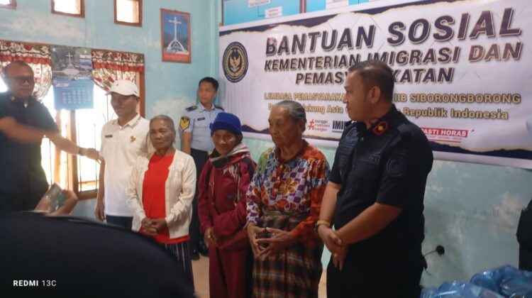 Lapas Siborongborong Salurkan Bansos untuk 38 Lansia Desa Sitampurung