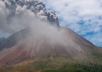 Gunung Sinabung Kembali Erupsi, Tinggi Kolom Abu Capai 3.500 Meter