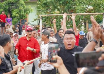 Wali Kota Medan Sapa Warga yang Gelar Lomba 17-an di Sungai Deli