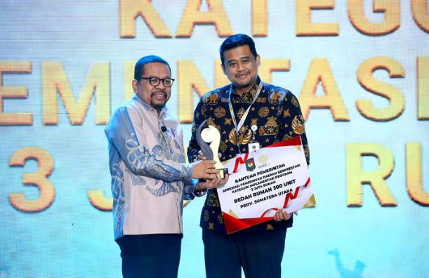 Terima Penghargaan Kemendagri, Bobby Nasution Komitmen Hadirkan Hunian Layak di Sumut