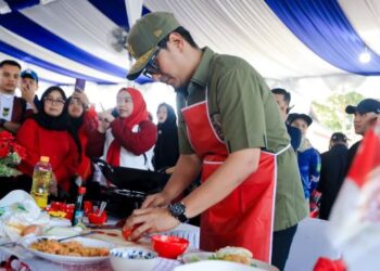 Rico Waas dan Zakiyuddin Harahap Ramaikan Lomba Memasak Nasi Goreng Semarak Korpri